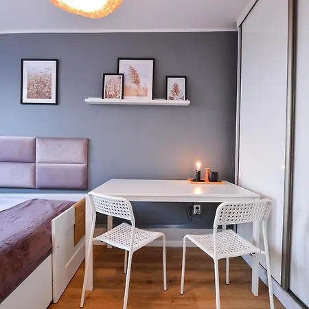 Citystay Brzezno 3 Min Do Plazy شقة